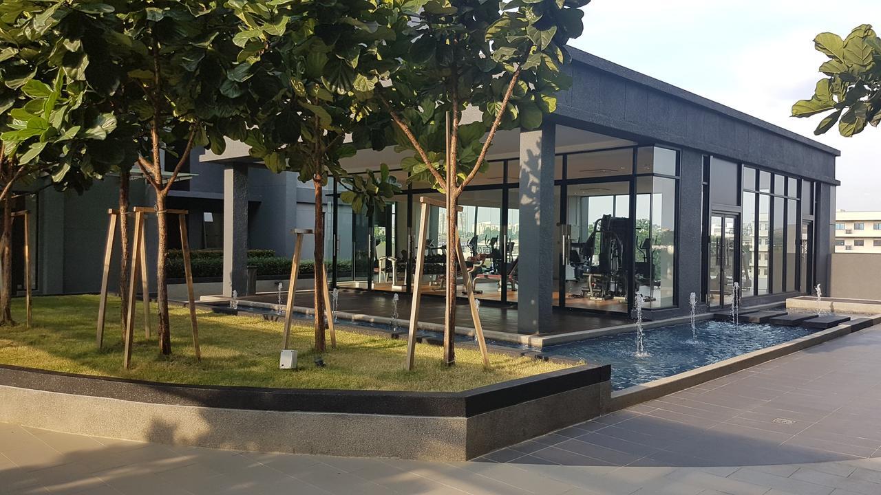 Appartamento Utropolis By Miric Shah Alam Esterno foto