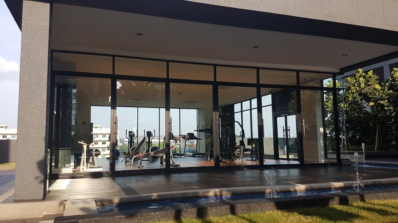 Appartamento Utropolis By Miric Shah Alam Esterno foto